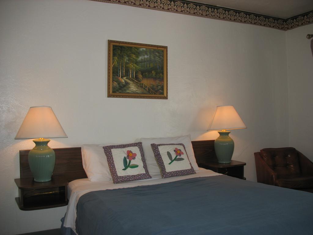 Travel Inn Roseburg Exterior photo