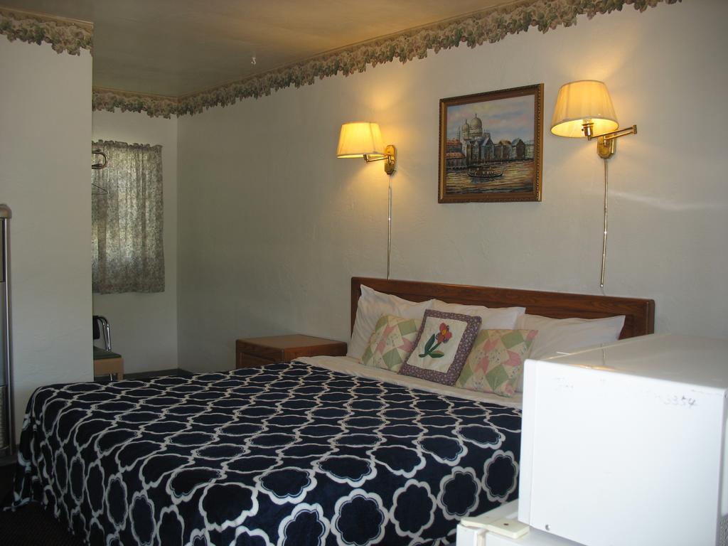 Travel Inn Roseburg Exterior photo